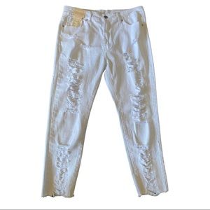 BRAND NEW WHITE DISTRESSED SKINNY JEANS!